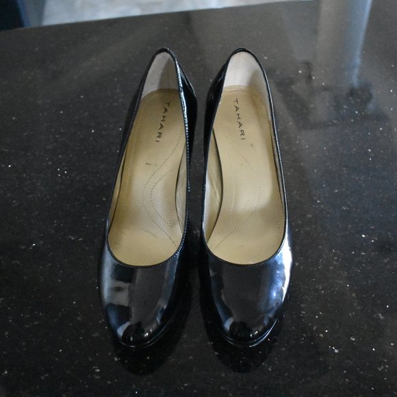 Tahari Black Pumps - Picture 8 of 9